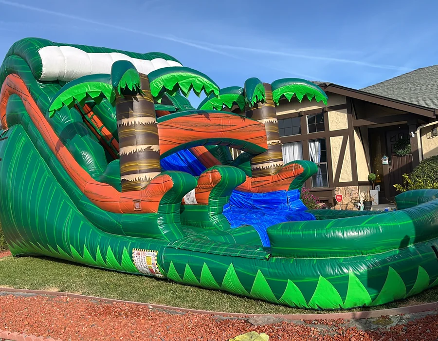 Brincolin de agua instalado en exterior