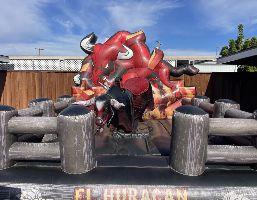 Toro mecanico instalado para fiesta