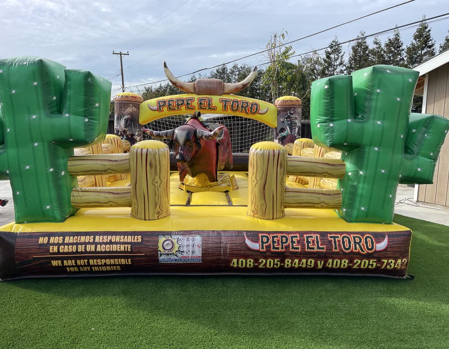Toro mecanico con inflable de seguridad